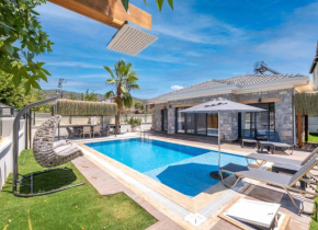 Müstakil havuzlu jakuzili tatil villası